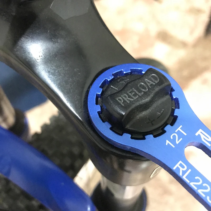 Велосипеден гаечен ключ е Инструмент за демонтаж на инструмента за поправка на предната част на разклона на планинския велосипед Черен пластмасов двустранен гаечен ключ резервни Части за ремонт на предната вилици Изображение 0